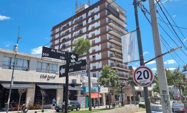 Departamento de 5 ambientes en pleno Centro Campana. 225 m² cubiertos. Cochera para 4 autos.