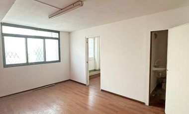 Departamento de 5 ambientes en pleno Centro Campana. 225 m² cubiertos. Cochera para 4 autos.