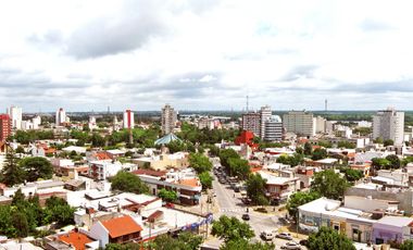 Departamento de 5 ambientes en pleno Centro Campana. 225 m² cubiertos. Cochera para 4 autos.