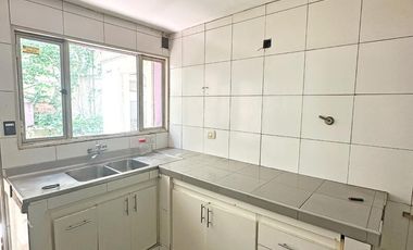 Departamento de 5 ambientes en pleno Centro Campana. 225 m² cubiertos. Cochera para 4 autos.