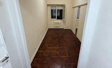 Departamento dos ambientes con doble altura en Microcentro