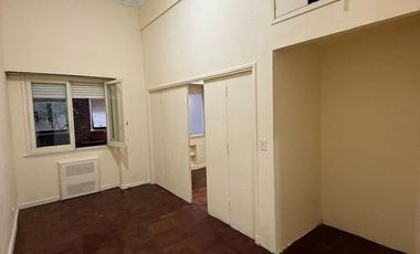 Departamento dos ambientes con doble altura en Microcentro