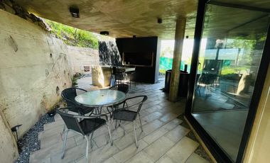 Casa en La Cuesta, Moderna de Hormigón, con Vistas a las sierras y pileta