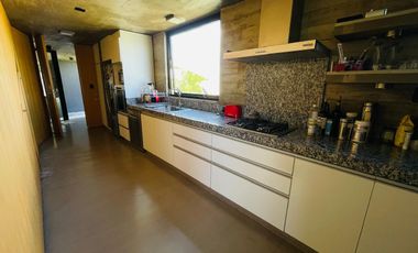 Casa en La Cuesta, Moderna de Hormigón, con Vistas a las sierras y pileta