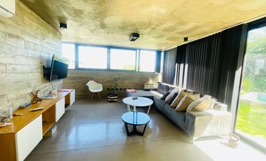 Casa en La Cuesta, Moderna de Hormigón, con Vistas a las sierras y pileta