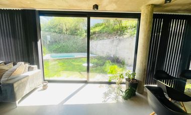 Casa en La Cuesta, Moderna de Hormigón, con Vistas a las sierras y pileta