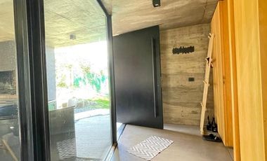 Casa en La Cuesta, Moderna de Hormigón, con Vistas a las sierras y pileta