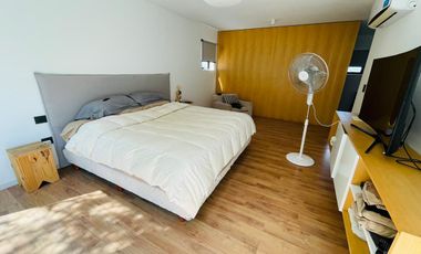 Casa en La Cuesta, Moderna de Hormigón, con Vistas a las sierras y pileta