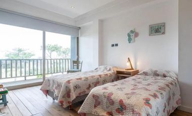 CASA DE 5 DORMITORIOS Y 7 BAÑOS C/ PISCINA CLIMATIZADA