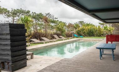 CASA DE 5 DORMITORIOS Y 7 BAÑOS C/ PISCINA CLIMATIZADA