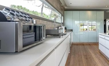 CASA DE 5 DORMITORIOS Y 7 BAÑOS C/ PISCINA CLIMATIZADA