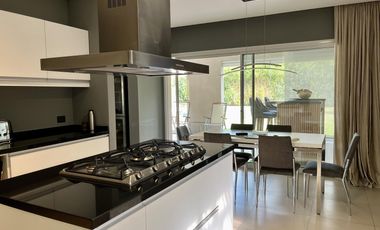 EXCELENTE CASA a la VENTA en BARRIO CERRADO - PILAR