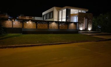 Casa De 4 Dormitorios Pinamar Centro