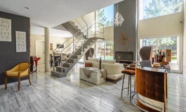 Casa de 4 Dormitorios y 2 baños c/ Piscina Climatizada - Costa Esmeralda