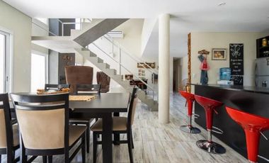 Casa de 4 Dormitorios y 2 baños c/ Piscina Climatizada - Costa Esmeralda