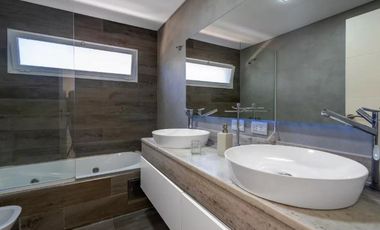 Casa de 4 Dormitorios y 2 baños c/ Piscina Climatizada - Costa Esmeralda