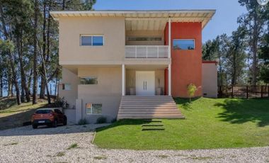 Casa de 4 Dormitorios y 2 baños c/ Piscina Climatizada - Costa Esmeralda