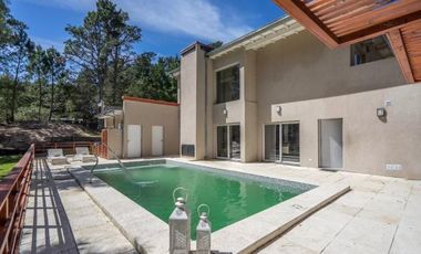 Casa de 4 Dormitorios y 2 baños c/ Piscina Climatizada - Costa Esmeralda