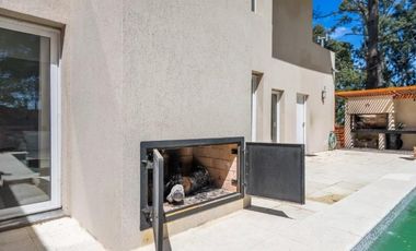 Casa de 4 Dormitorios y 2 baños c/ Piscina Climatizada - Costa Esmeralda
