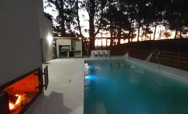 Casa de 4 Dormitorios y 2 baños c/ Piscina Climatizada - Costa Esmeralda