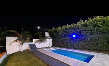 SE VENDE CASA  DE CAMPO  POR VIA ALCALA
