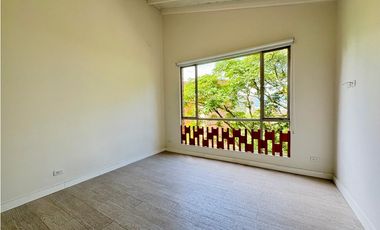 APARTAMENTO REMODELADO EN EL POBLADO