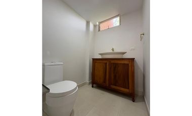 APARTAMENTO REMODELADO EN EL POBLADO