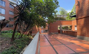 APARTAMENTO REMODELADO EN EL POBLADO