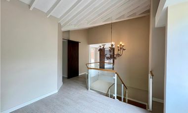 APARTAMENTO REMODELADO EN EL POBLADO