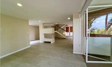 APARTAMENTO REMODELADO EN EL POBLADO