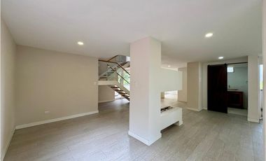 APARTAMENTO REMODELADO EN EL POBLADO