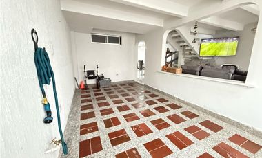 Se vende casa en Corales