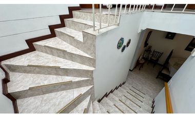 Casa de dos pisos en venta - Barrio Quintas de Las Américas Palmira