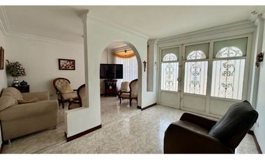 Casa de dos pisos en venta - Barrio Quintas de Las Américas Palmira