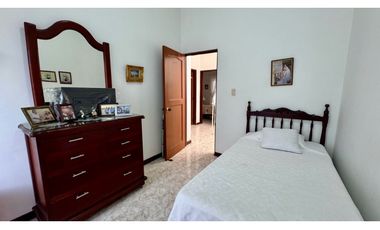 Casa de dos pisos en venta - Barrio Quintas de Las Américas Palmira