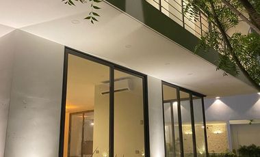 CASA EN VENTA PRIVADA BOSQUES DE ALTABRISA MERIDA 5 RECAMARAS ESTUDIO Y ALBERCA