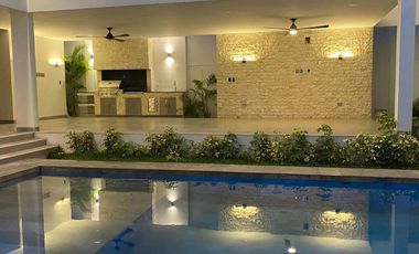 CASA EN VENTA PRIVADA BOSQUES DE ALTABRISA MERIDA 5 RECAMARAS ESTUDIO Y ALBERCA