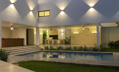 CASA EN VENTA PRIVADA BOSQUES DE ALTABRISA MERIDA 5 RECAMARAS ESTUDIO Y ALBERCA
