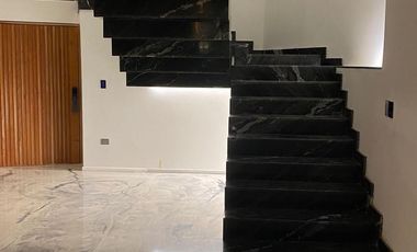 CASA EN VENTA PRIVADA BOSQUES DE ALTABRISA MERIDA 5 RECAMARAS ESTUDIO Y ALBERCA