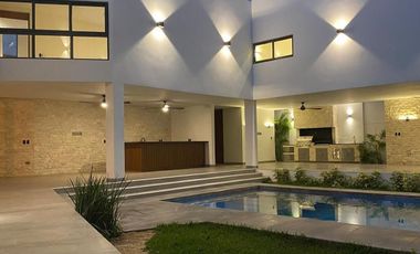 CASA EN VENTA PRIVADA BOSQUES DE ALTABRISA MERIDA 5 RECAMARAS ESTUDIO Y ALBERCA