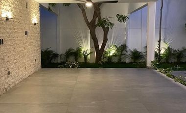 CASA EN VENTA PRIVADA BOSQUES DE ALTABRISA MERIDA 5 RECAMARAS ESTUDIO Y ALBERCA