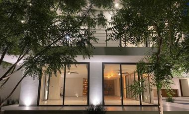 CASA EN VENTA PRIVADA BOSQUES DE ALTABRISA MERIDA 5 RECAMARAS ESTUDIO Y ALBERCA