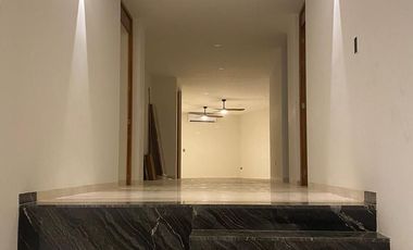 CASA EN VENTA PRIVADA BOSQUES DE ALTABRISA MERIDA 5 RECAMARAS ESTUDIO Y ALBERCA