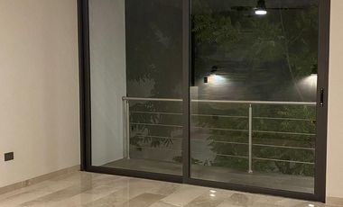 CASA EN VENTA PRIVADA BOSQUES DE ALTABRISA MERIDA 5 RECAMARAS ESTUDIO Y ALBERCA