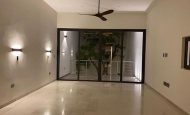 CASA EN VENTA PRIVADA BOSQUES DE ALTABRISA MERIDA 5 RECAMARAS ESTUDIO Y ALBERCA