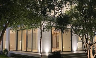 CASA EN VENTA PRIVADA BOSQUES DE ALTABRISA MERIDA 5 RECAMARAS ESTUDIO Y ALBERCA