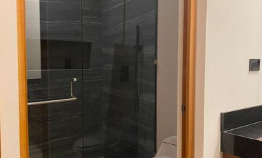 CASA EN VENTA PRIVADA BOSQUES DE ALTABRISA MERIDA 5 RECAMARAS ESTUDIO Y ALBERCA