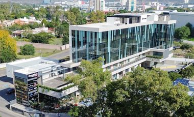 Oficina en Zona Jurica Excelente Oportunidad