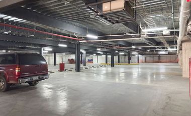 Oficina en Jurica con Area Comercial