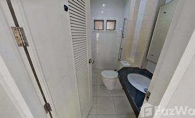 Get Rich Quick with a 300 sqm House in Richy Rich Land!